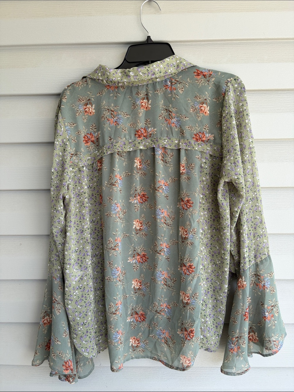 NWOT Kori Sage Green Floral bell sleeve Button-Front Blouse - Picture 4 of 4